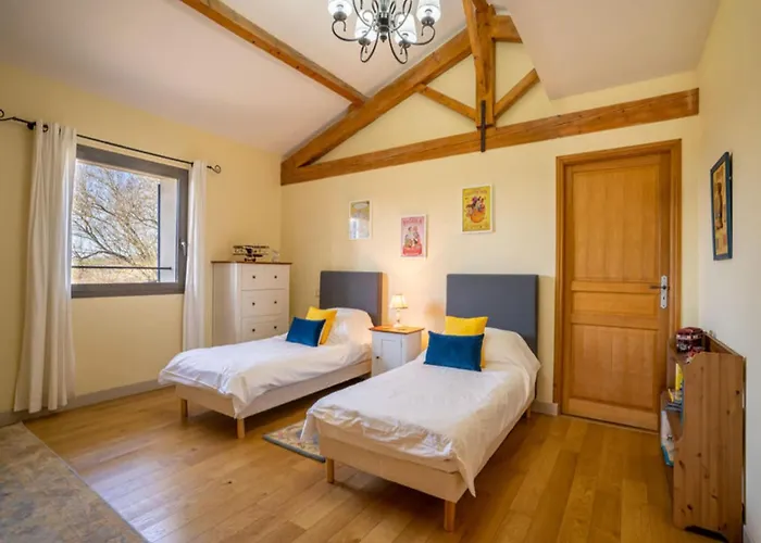 French With Pool & Games * Damiatte