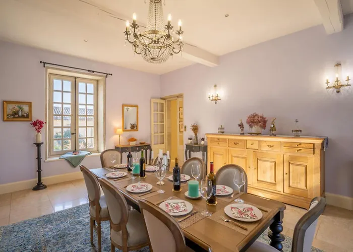 French With Pool & Games *