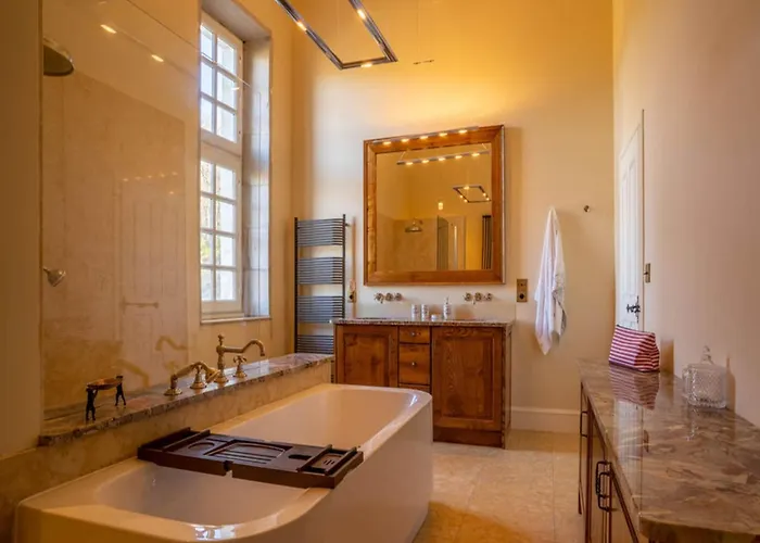 French With Pool & Games Nyaraló Damiatte