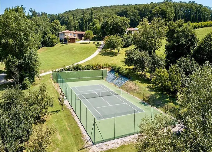 Nyaraló French With Pool & Games