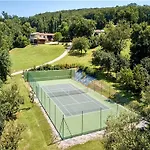 Casa vacanze French With Pool & Games