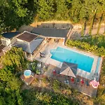 French With Pool & Games Casa vacanze *
