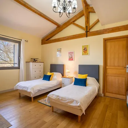 French With Pool & Games * Damiatte