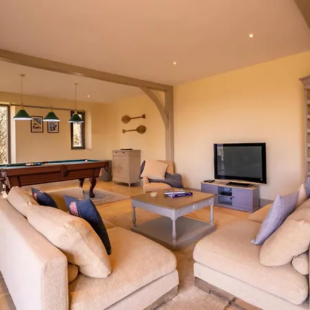 Hébergement de vacances French With Pool & Games Damiatte
