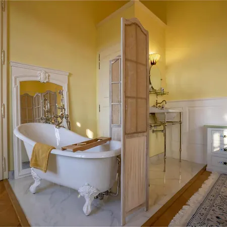 French With Pool & Games * Damiatte