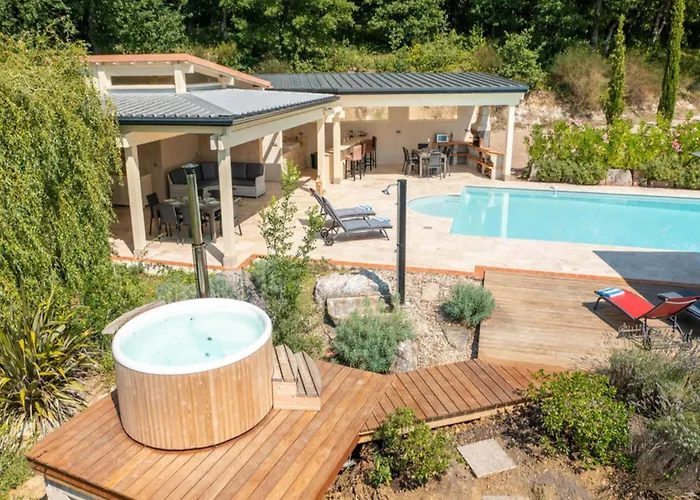 French With Pool & Games Holiday home *