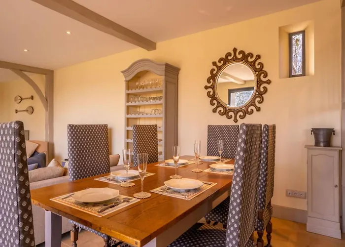 French With Pool & Games Holiday home Damiatte