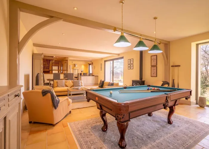 French With Pool & Games Holiday home *