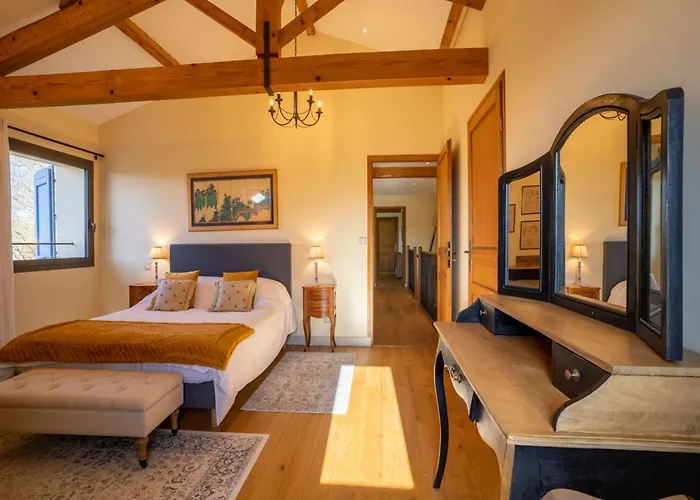 French With Pool & Games *