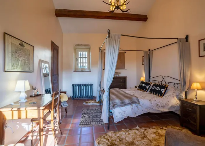 French With Pool & Games Holiday home *