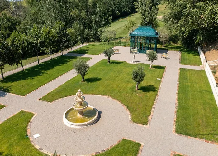 French With Pool & Games *